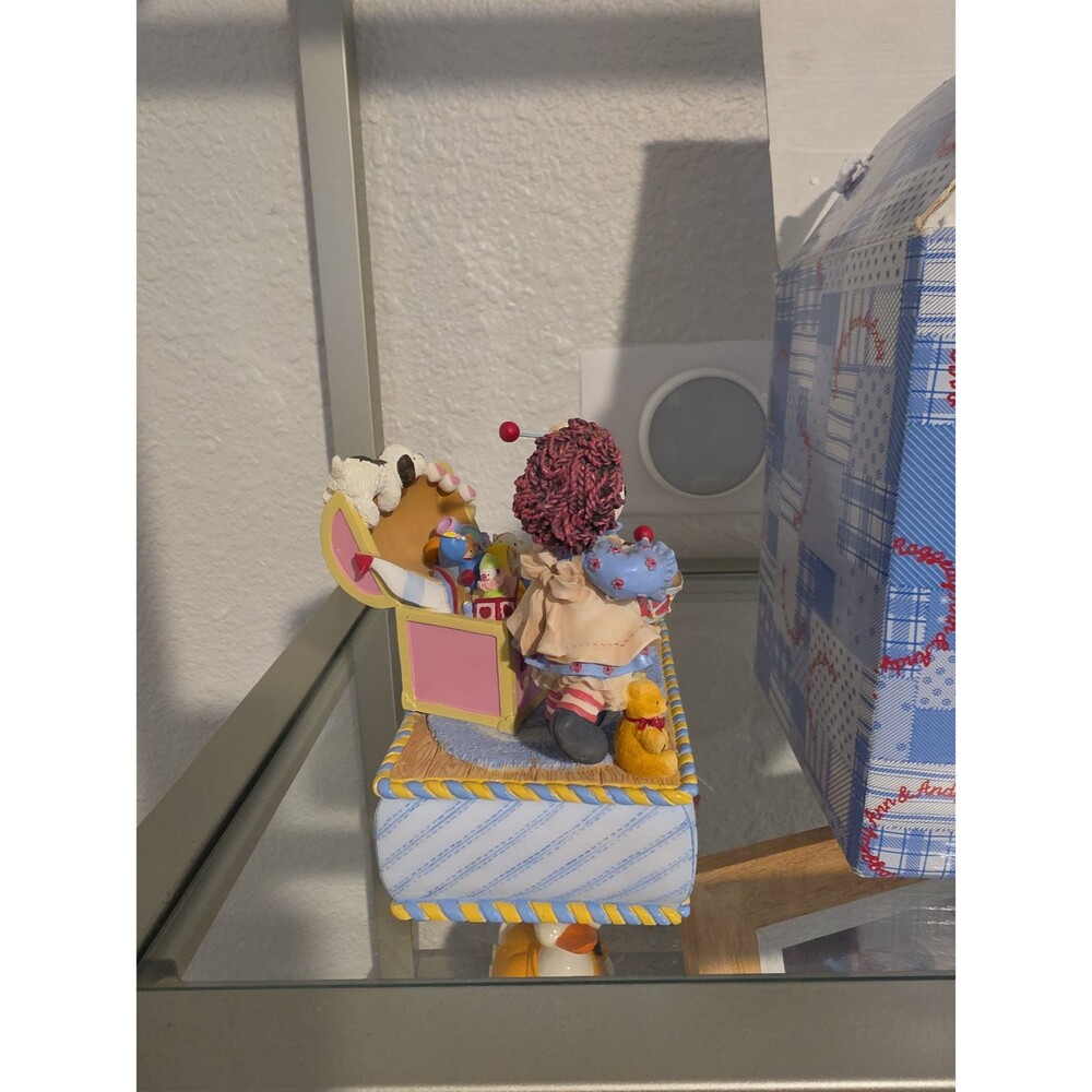 Classic Raggedy Ann & Andy Music Box - Picture 2 of 6